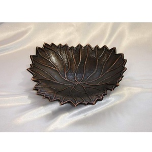 Tazón Decorativo de Aluminio Antiguo de Primera Calidad, con Relieve, en Forma de Hoja, Estilo Vintage Clásico - Product Image 1
