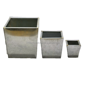 Juego de 3 Macetas y Jardineras de Piso para Exteriores de Estilo Americano, de Lámina Galvanizada GP, para Fines Decorativos - Product Image 1