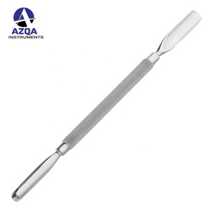 ที่ดันหนังกำพร้าสแตนเลส พร้อมที่ขูดเล็บปลายแหลม 14 ซม. อุปกรณ์ดูแลเล็บเท้าเพื่อความงาม - Product Image 4