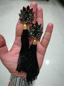 Boucles d'oreilles indiennes mignonnes en plastique pour femmes pour fête, mariage ou cadeau - Product Image 6