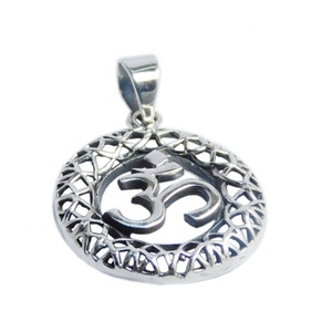 Exportateurs et fabricants de bijoux fins en argent sterling massif 925 faits à la main Om Lord Plain Pendentifs Style vintage plaqué rhodium - Product Image 1