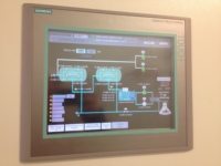 Panel de Control AKTIFPAK MCC/PLC/SCADA de Acero al Carbono, Estación de Trabajo HMI Totalmente Automatizada con Pantalla Táctil, Recipiente a Presión, Rodamiento, Agua