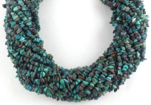 Pierres précieuses naturelles vertes Chrysocolla, perles de puces lisses non coupées pour la fabrication de bijoux et de colliers, vente en gros - Product Image 3