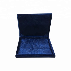 Caja de Invitación de Boda de Terciopelo Azul Marino con Tapa con Bisagras - Product Image 1