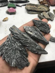 Piedra Preciosa de Cianita Negra Natural en Bruto - Product Image 5