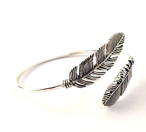Brazalete de plata, brazalete de hoja grande - Product Image 1