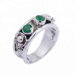 Vente en gros de bague en argent sterling 925 avec émeraude et pierres précieuses pour femmes, cadeau de mode, bijoux artisanaux, bagues en vermeil d'éternité - Product Image 1