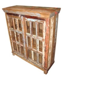Armoire de salon en bois massif de récupération antique Shiva avec 2 portes en verre pour un usage domestique - Product Image 1