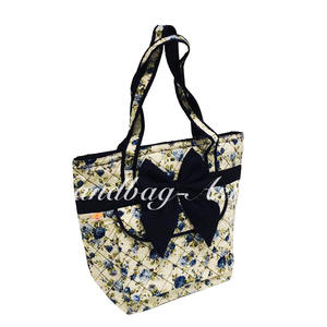 Bolso de Hombro Acolchado de Algodón con Diseño de Cohetes en Crema y Azul Marino de Tailandia - Product Image 4