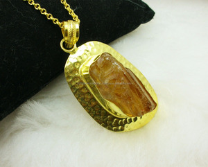 Nouveauté Pendentif Quartz Ours Plaqué Or avec Pierre Précieuse Rugueux Vente en Gros Bijoux de Mode - Product Image 1
