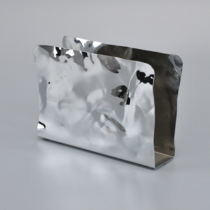 Servilletero con diseño en forma de U estilo ondulado con acabado cromado - Product Image 1