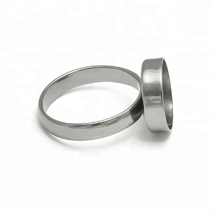 Solide. Bague en argent sterling 925 faite à la main de forme ronde en ruthénium noir Bijoux faits à la main Grossiste Fabrication Casa De Plata - Product Image 2