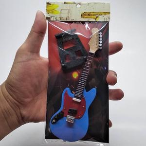 Guitarras en miniatura de madera 15 cm - Product Image 4