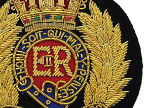 Écusson Royal de Blazer en fil d'or, badge brodé personnalisé à la main, badges tactiques OEM - Product Image 4