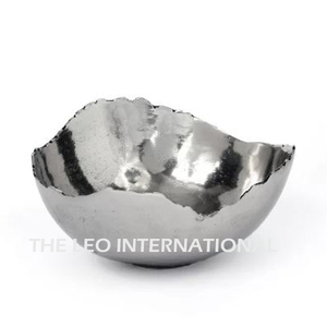 Cuenco decorativo pulido brillante Aluminio Metal Plata Brillante Lujo Bordes rotos Diseño Tazón de mesa - Product Image 1
