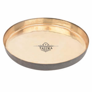 Plat de service en laiton Kansi, vaisselle indienne - Product Image 1