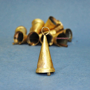 Pequeños cencerros rústicos en forma de cono, campanas de metal indias para venta al por mayor, decoraciones navideñas, manualidades y decoración navideña - Product Image 4