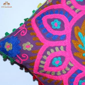 ปลอกหมอนเย็บปักลายดอกไม้ทำด้วยมือทำจากผ้าฝ้ายอินเดีย - Product Image 3