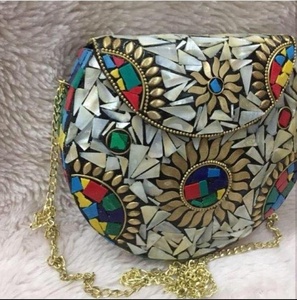 Sac à main de soirée pour femme de style bohème indien, sac messager, design géométrique bohème, perles, cadre en résine et métal, chaînes - Product Image 2