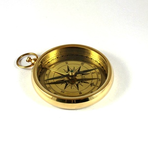 Calyron ทำด้วยมือโลหะผสมเข็มทิศแม่เหล็กล็อกเก็ตจี้ทองเหลืองเสร็จ2 "กรณีหนังเข็มทิศวัสดุโลหะแก้วรูปแบบการเดินเรือ - Product Image 2