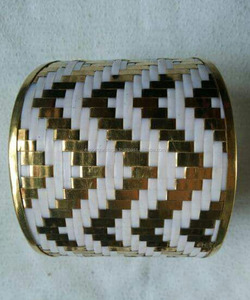 Brazalete de latón de diseñador antiguo para mujer para bodas, fiestas, aniversarios y regalos, venta al por mayor disponible - Product Image 1