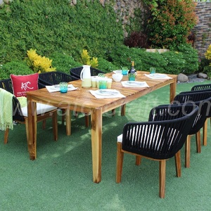 เก้าอี้รับประทานอาหารทำจากหวายโพลีเอทิลีนดีไซน์สวยงามและโต๊ะไม้อาคาเซียสำหรับสวนกลางแจ้ง - Product Image 1