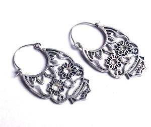 Joyería de latón al por mayor Calavera Pendientes chapados en plata para mujer joyería - Product Image 2