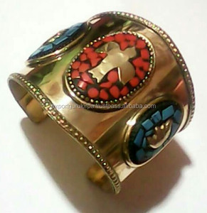 Brazalete de latón de diseñador antiguo para mujer para bodas, fiestas, aniversarios y regalos, venta al por mayor disponible - Product Image 2