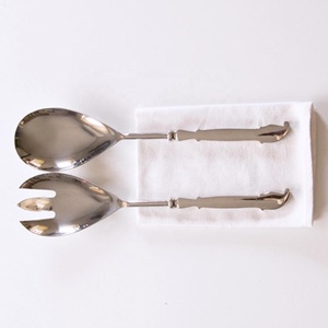 ชุดช้อนสลัดตกแต่งโลหะ ช้อนสลัดสแตนเลส ด้ามจับดีไซน์ทองเหลือง ช้อนสลัดสำหรับผลไม้และผัก - Product Image 1