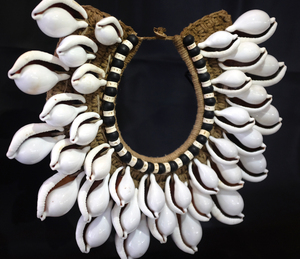 Collar antiguo Tribal de pie para decoración de sala de estar, carcasa de ovulla tejida a mano, diseño de arte Irian Jaya - Product Image 3