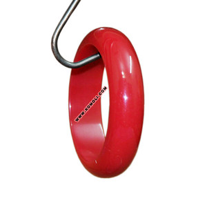 Brazalete de resina acrílica hecho a mano, joyería hecha a mano, color rojo sólido - Product Image 1