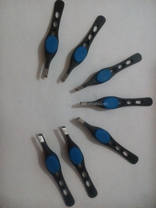 Pince à sourcils professionnelle Dorlon en acier inoxydable avec poignée en caoutchouc confortable certifiée CE pour salon ou usage domestique - Product Image 3