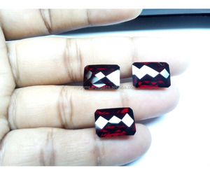 หินตัดโกเมนรูปแปดเหลี่ยมสีแดงเกรดสูง-อัญมณีหลวม10X14มม. (ต้นกำเนิดแซมเบีย) - Product Image 1