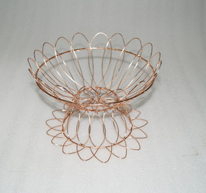 Shiny Gold Iron Wire <b>Hanging</b> <b>Basket</b> with Leaf Design Durable Metal <b>Hanging</b> <b>Basket</b> - Product Image 6
