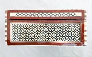 Boîte à bijoux rectangulaire en bois égyptien J75, mosaïque de nacre, couvercle élégant ZAHEREEN pour cadeaux raffinés - Product Image 4