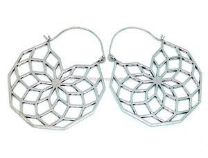 Boucles d'oreilles créoles en laiton plaqué argent léger en forme de fleur coupe travail pour les femmes fête porter des Offre Spéciale - Product Image 3