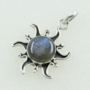 Pendentif en forme de soleil en argent sterling 925 avec pierre de labradorite grossiste de bijoux pour enfants de style religieux en Inde - Product Image 3