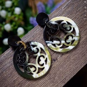 Pendientes Clásicos de Cuerno de Búfalo - Product Image 2
