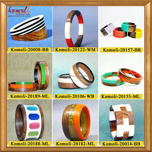 Brazalete y puños de combinación de madera y resina de diseño personalizado en cualquier color - Product Image 6