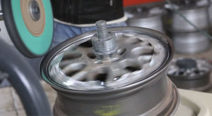 Machine de redressage et de polissage de jantes - Product Image 4