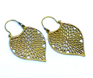 Boucles d'oreilles créoles en métal en laiton pour femmes Boucles d'oreilles créoles couleur or - Product Image 1