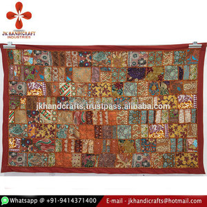 Tapiz Tradicional Bordado a Mano con Hilo Metálico Marrón para Decoración de Pared - Product Image 1