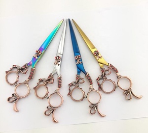 กรรไกรตัดผมมืออาชีพสแตนเลสขนาด 6.5 นิ้ว สำหรับคนถนัดขวา พร้อมบริการพิมพ์โลโก้ตามสั่ง - Product Image 4