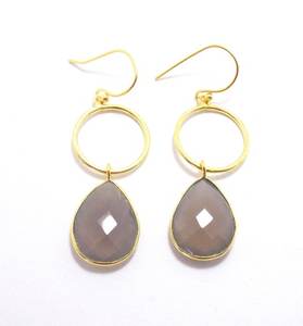 Pendientes de Plata de Ley 925 con Calcedonia Gris Natural en Forma de Pera, Pendientes Largos con Engaste de Bisel Hechos a Mano para Mujer - Product Image 1