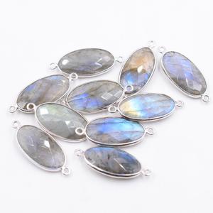 Labradorite Forme Ovale Lunette en Argent Sterling 925 Connecteur Plaqué Argent Fabrication de Bijoux Artisanaux - Product Image 1