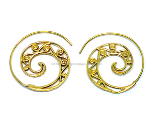 Pendientes de Aro Hechos a Mano en Latón con Espiral y Diamantes Estilo Bohemio, Ideales para Regalos de Aniversario - Product Image 1