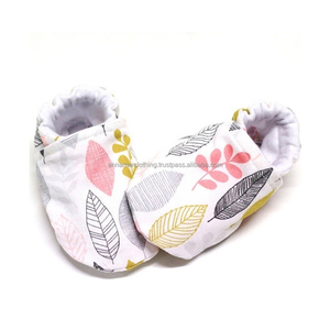 Juego de Zapatitos para Bebé Antideslizantes Súper Suaves con Certificación GOTS, Impresión Personalizada, Tela de Algodón, Unisex para Recién Nacidos - Product Image 1