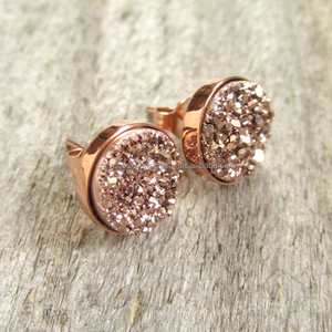 Pendientes de tuerca Druzy de oro rosa de 8mm, joyería bonita para dama de honor con ajuste de bisel, chapado en oro para bodas, fiestas, aniversarios - Product Image 3