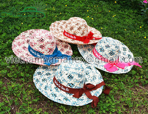Chapeau de soleil en paille floppy Seagrass fait à la main du Vietnam avec accessoires fabriqués à la main - Product Image 3