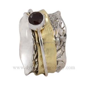 Vente en gros de sertissages de pierres précieuses en argent sterling 925 Bijoux de mariage Bagues grenat pour les fêtes - Product Image 2